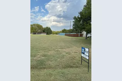 709 S Grand Street, Wolfe City, TX 75496 - Photo 2