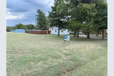 709 S Grand Street, Wolfe City, TX 75496 - Photo 4