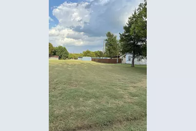 709 S Grand Street, Wolfe City, TX 75496 - Photo 6