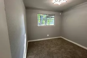 1513 Oakbrook Ct, Lancaster, TX 75134 - Photo 10