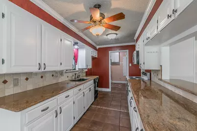 5828 Westcrest Drive W, Edgecliff Village, TX 76134 - Photo 12