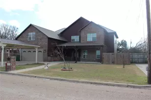 1205 Ave B, Lacy Lakeview, TX 76705 - Photo 2