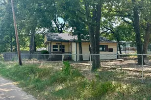 111 Thunderbird Dr, Mabank, TX 75156 - Photo 4