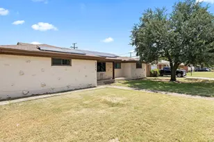4024 Field St, Haltom City, TX 76117 - Photo 4