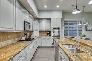 1717 Parkwood Dr, Grapevine, TX 76051 - Photo 6