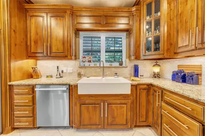 401 Canyon Creek Trail, Fort Worth, TX 76112 - Photo 20