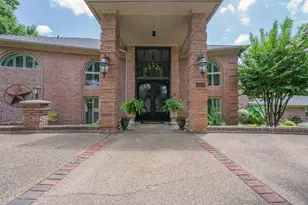 401 Canyon Creek Trail, Fort Worth, TX 76112 - Photo 2