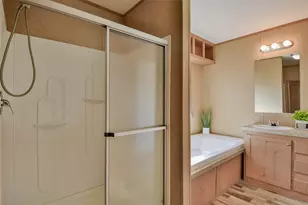 6631 Dayla Ct, Granbury, TX 76049 - Photo 16