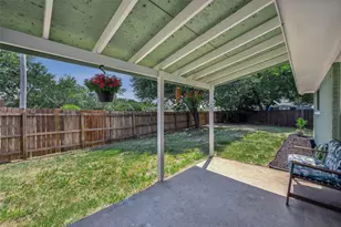 1138 Southwood Ct, Lewisville, TX 75067 - Photo 4