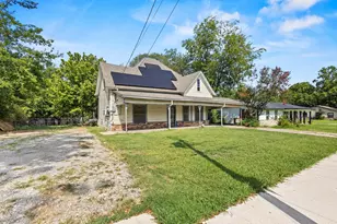 604 S Santa Fe St, Wolfe City, TX 75496 - Photo 2