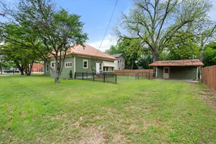 607 W Brown St, Ennis, TX 75119 - Photo 36