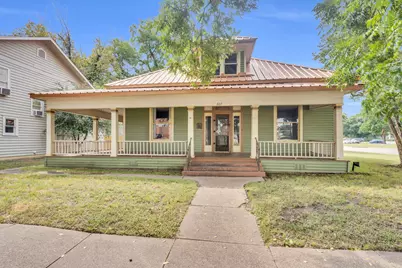 607 W Brown Street, Ennis, TX 75119 - Photo 1