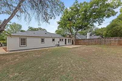 1804 Bluebonnet Drive, Fort Worth, TX 76111 - Photo 32