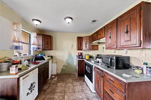 1013 Newby Ave, Bridgeport, TX 76426 - Photo 12