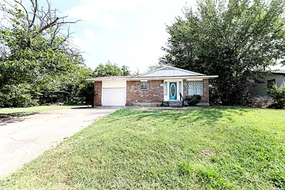 421 E Wilbarger Street, Bowie, TX 76230 - Photo 1