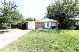 421 E Wilbarger St, Bowie, TX 76230 - Photo 1
