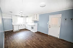 421 E Wilbarger St, Bowie, TX 76230 - Photo 10