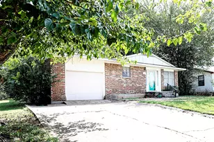421 E Wilbarger St, Bowie, TX 76230 - Photo 2