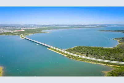 1016 Mallard Pointe Drive, Grand Prairie, TX 75104 - Photo 12