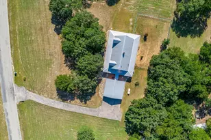 2701 Wills Way Dr, Granbury, TX 76049 - Photo 2