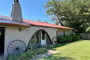 510 E Pecan St, Seymour, TX 76380 - Photo 2