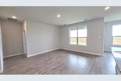 240 Kinley Street, Grandview, TX 76050 - Photo 4