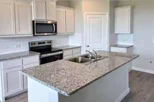 240 Kinley St, Grandview, TX 76050 - Photo 2