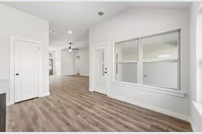 1102 Holly Street, Cleburne, TX 76033 - Photo 12