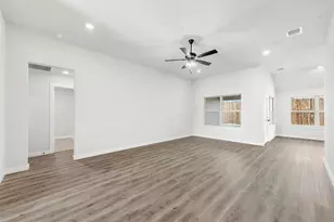 1102 Holly St, Cleburne, TX 76033 - Photo 4