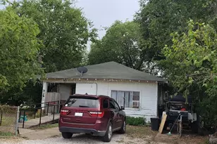 916 SE 5th St, Mineral Wells, TX 76067 - Photo 1