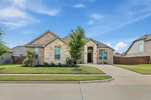 3451 Hidden Holw Dr, Grand Prairie, TX 76065 - Photo 2