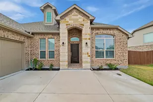 3451 Hidden Holw Dr, Grand Prairie, TX 76065 - Photo 4