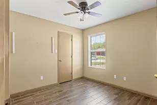 1107 Lynnwood Ct, Cleburne, TX 76033 - Photo 10