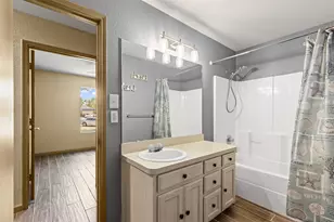 1107 Lynnwood Ct, Cleburne, TX 76033 - Photo 12