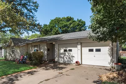 1221 Greenway Drive, Mesquite, TX 75149 - Photo 2