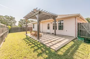 8025 Hidden Oaks Dr, Fort Worth, TX 76120 - Photo 30