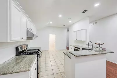 939 Wood Brook Drive, Grand Prairie, TX 75052 - Photo 6