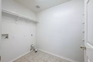 939 Wood Brook Dr, Grand Prairie, TX 75052 - Photo 8