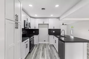 2327 Brookfield Ave, Dallas, TX 75235 - Photo 10