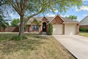 1018 Karen St, Aubrey, TX 76227 - Photo 2