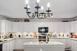 2464 Arroyo Springs Dr, Grand Prairie, TX 75052 - Photo 14