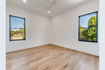 10641 Larchfield Lane, Dallas, TX 75238 - Photo 32