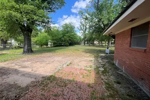 817 E Holly Ln, Mexia, TX 76667 - Photo 16