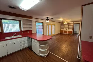 817 E Holly Ln, Mexia, TX 76667 - Photo 2