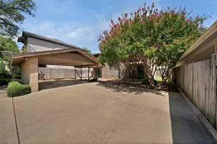 2415 Sanguinet St, Fort Worth, TX 76107 - Photo 2