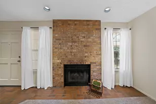 2415 Sanguinet St, Fort Worth, TX 76107 - Photo 6