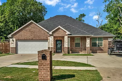 834 Short Street, Grand Prairie, TX 75051 - Photo 2