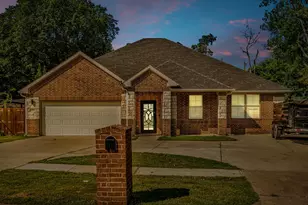 834 Short St, Grand Prairie, TX 75051 - Photo 1