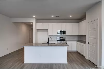 309 Jills Path, Seguin, TX 78155 - Photo 10