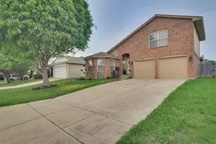 525 Berryhill Dr, Mansfield, TX 76063 - Photo 2